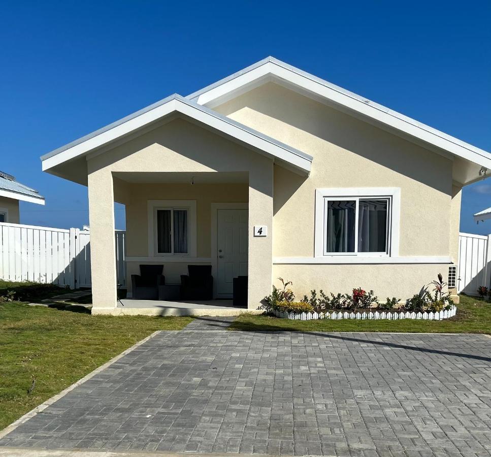 Seamist Villa @Oceanpointe Lucea Comfy 2Br W/Pool Gym & Parking Exterior foto